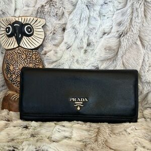 🖤 Prada Elegant Black Wallet
